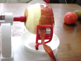 リンゴの皮むき